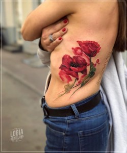 tatuaje_dorsal_rosas_Nastia_Milk_Logia_Barcelona  